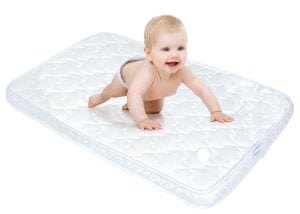 Dıştan Sallanır Bebek Beşiği 2 Çekmeceli
